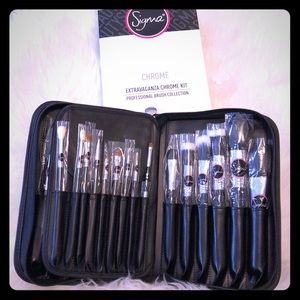SOLD! 29 PIECE Sigma Beauty Complete Brush Set